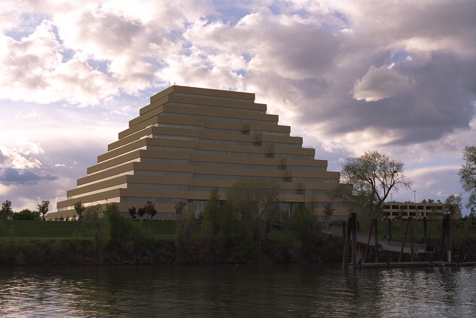 Sacramento-river-bank-pyramid-20.4.jpg